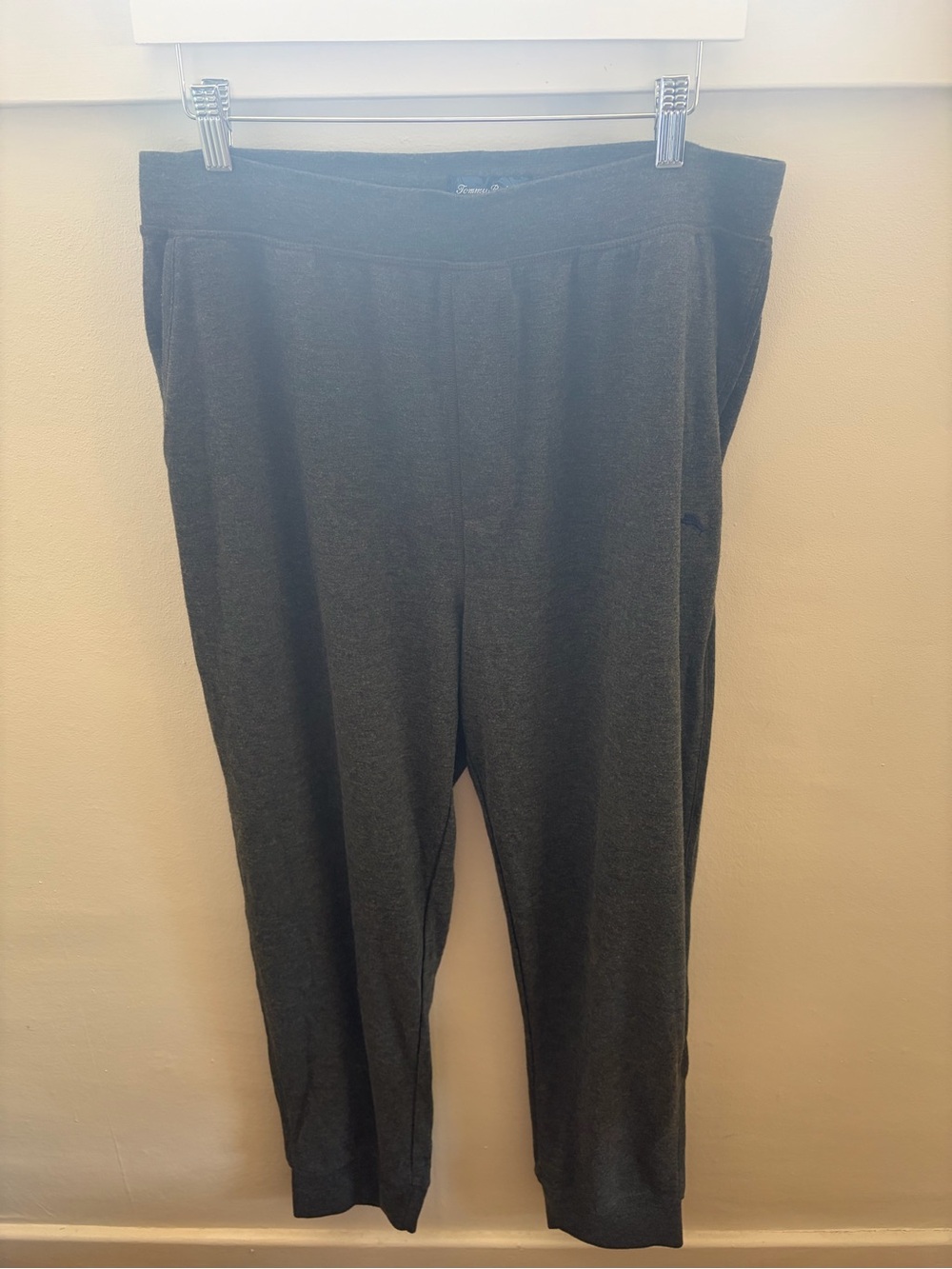 Tommy Bahama gray heather sweatpants with embroidered logo, size L